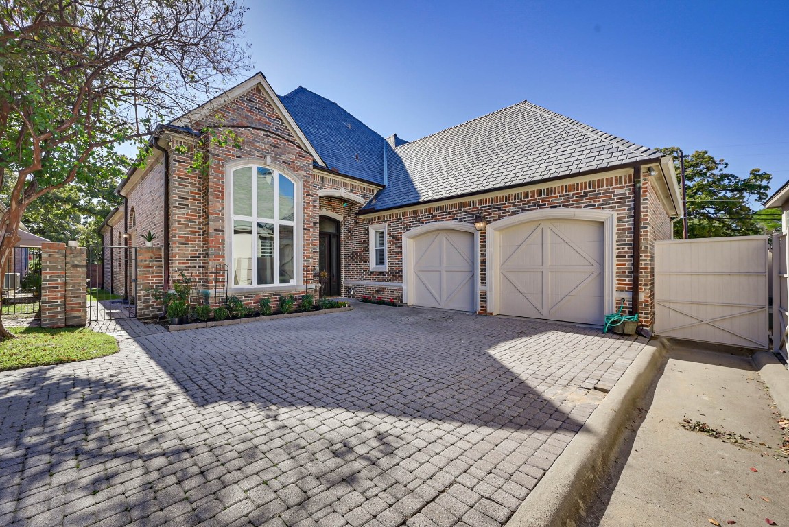 11 Park Row Court Pantego TX 76013