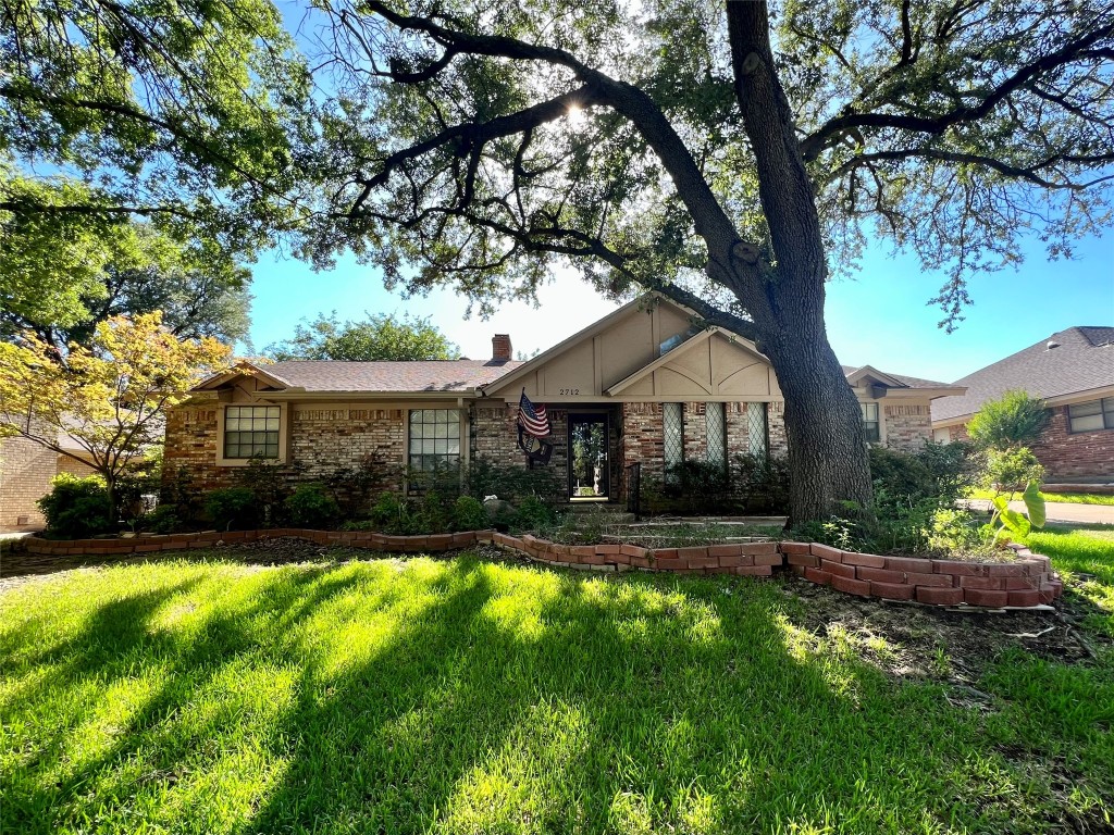 2712 Wooded Acres Drive Arlington TX 76016
