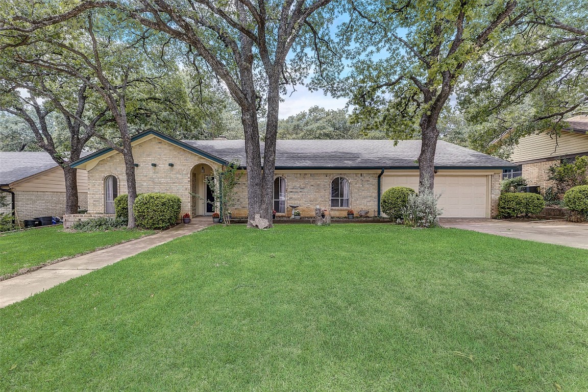 409 Twin Creek Drive Hurst TX 76053