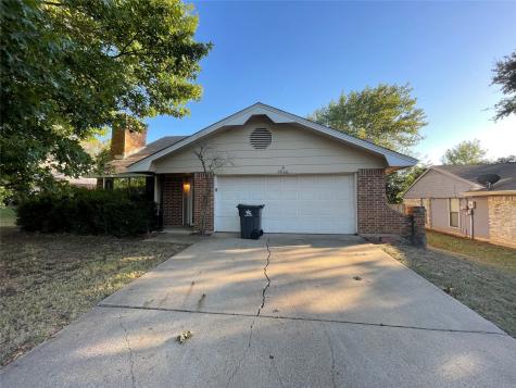 2800 Glen Hollow Circle Arlington TX 76016