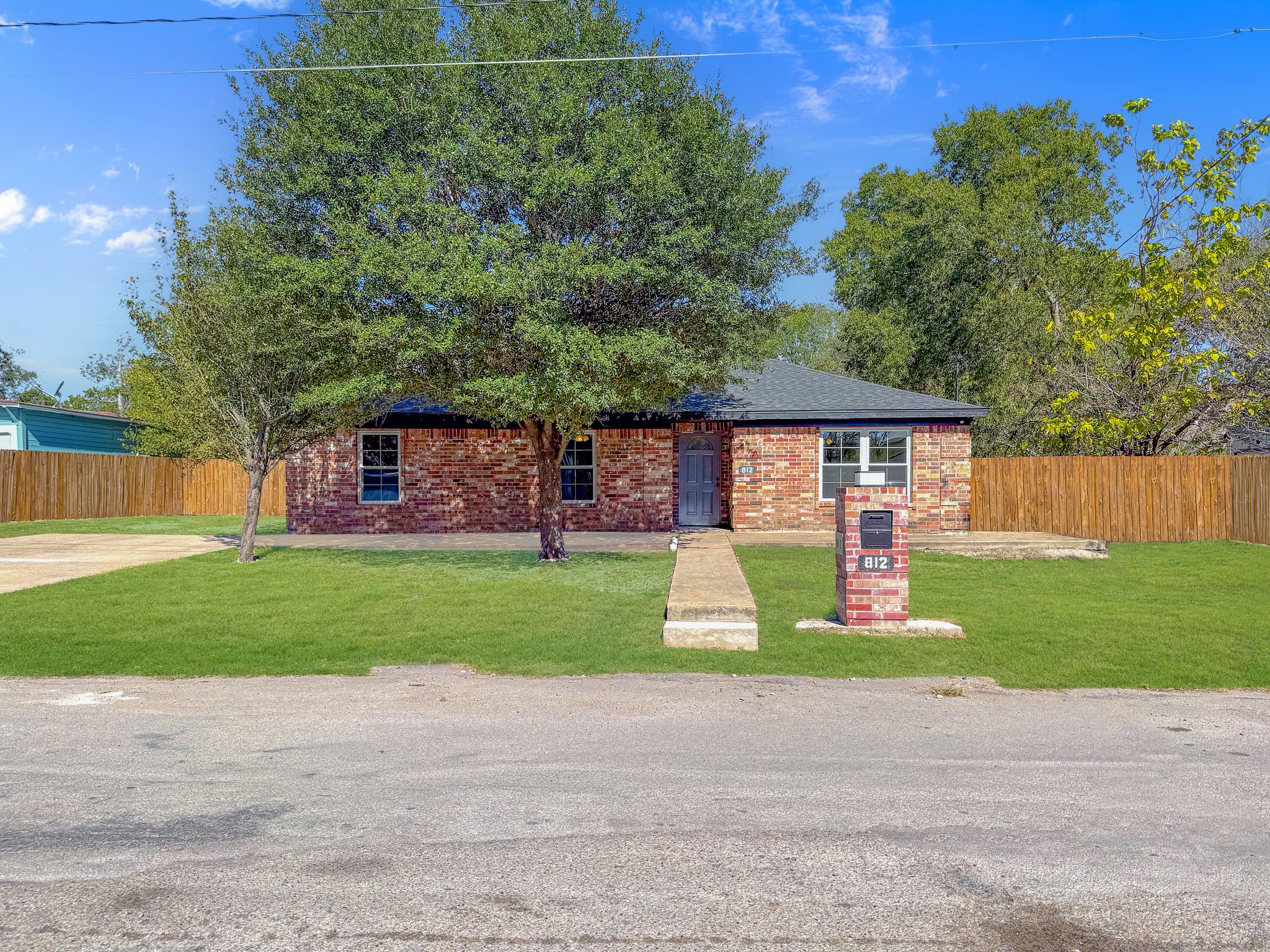812 W 11th Avenue Corsicana TX 75110