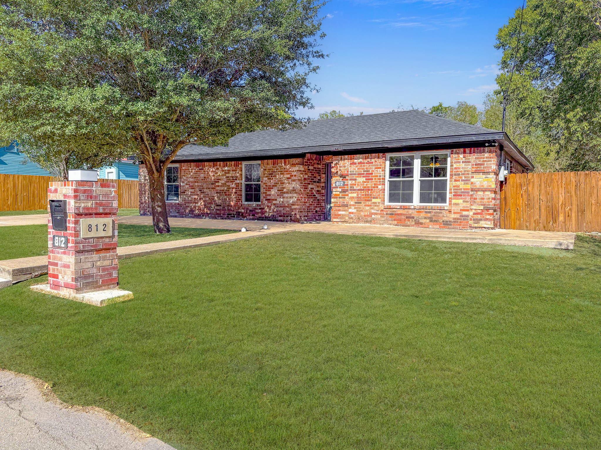 812 W 11th Avenue Corsicana TX 75110