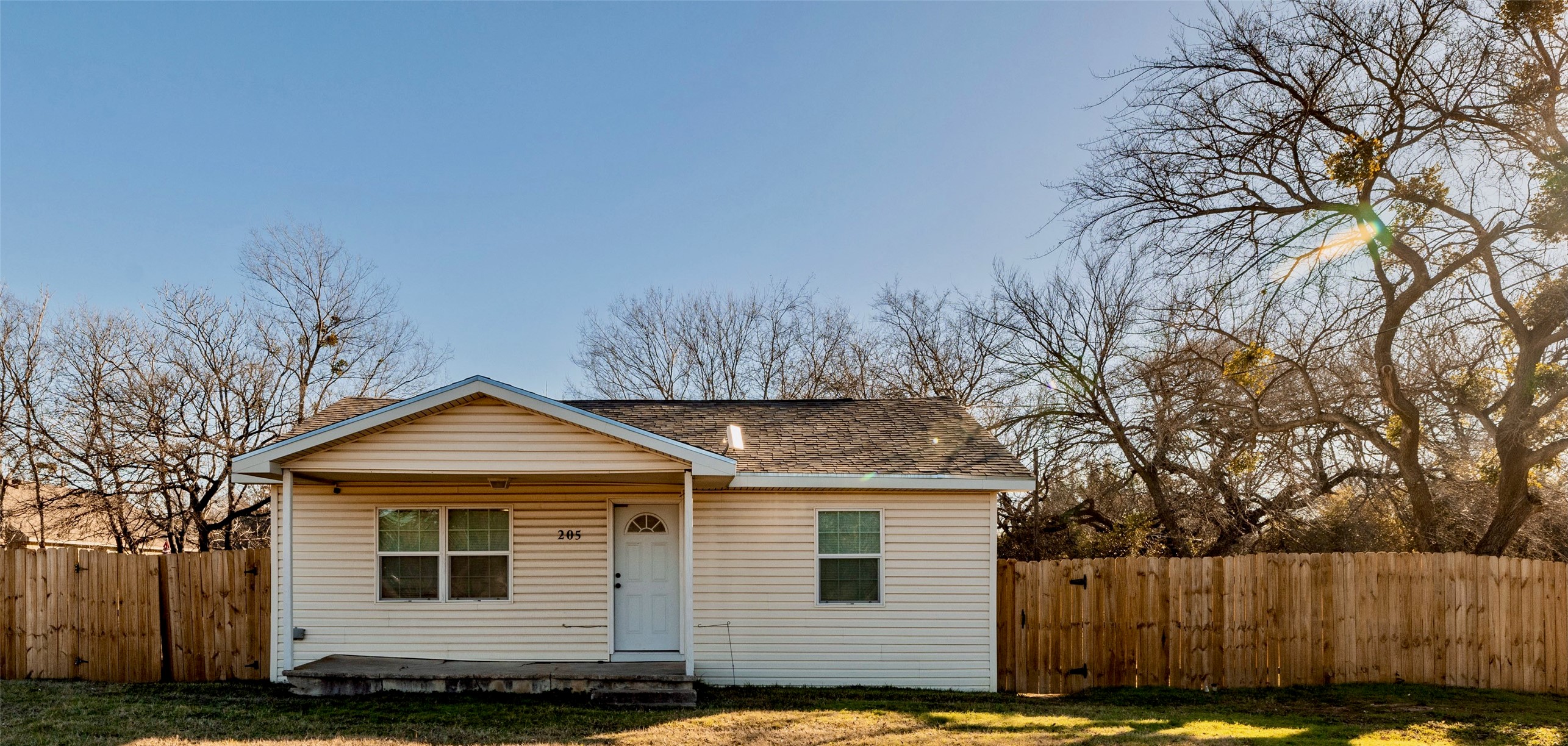 205 N State Highway 101 Chico TX 76431