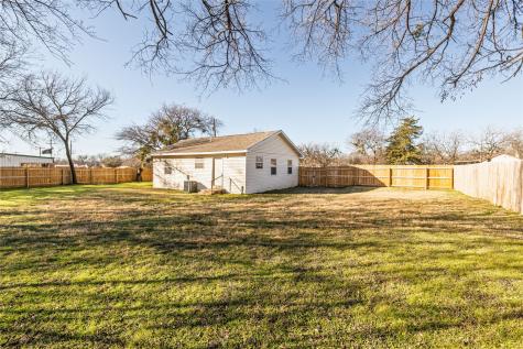 205 N State Highway 101 Chico TX 76431