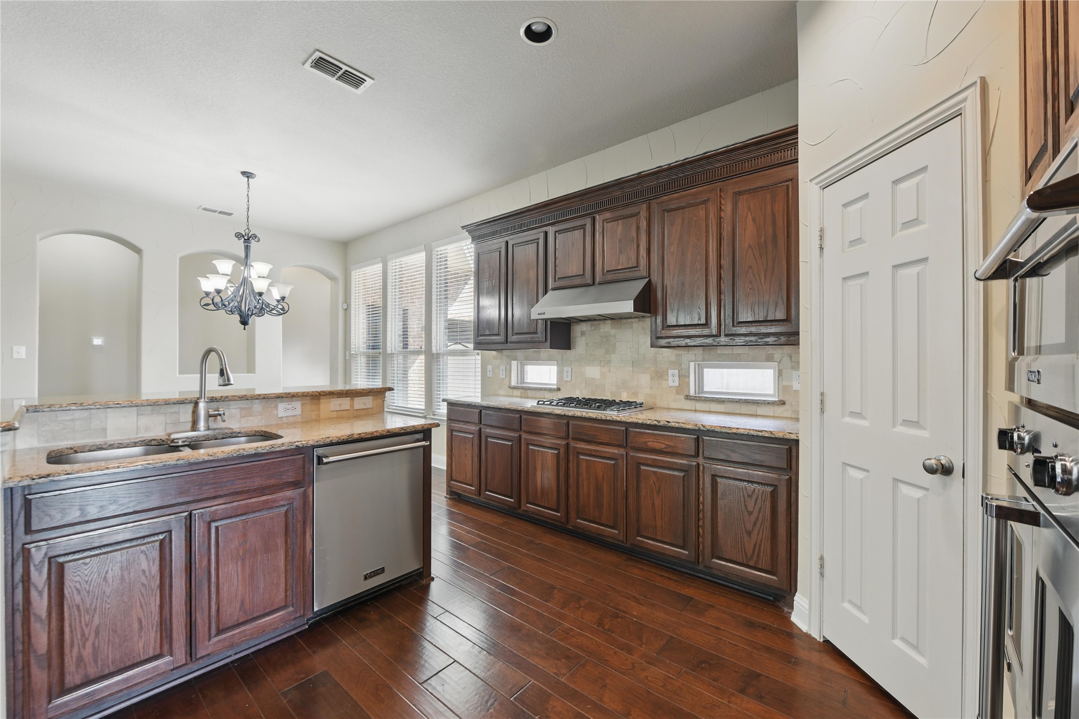3060 England Parkway Grand Prairie TX 75054