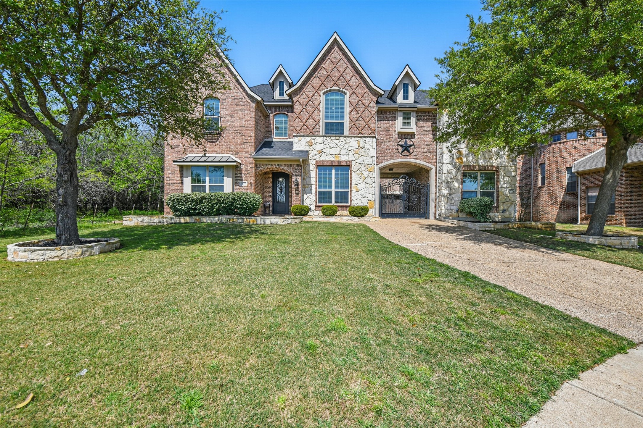 3060 England Parkway Grand Prairie TX 75054