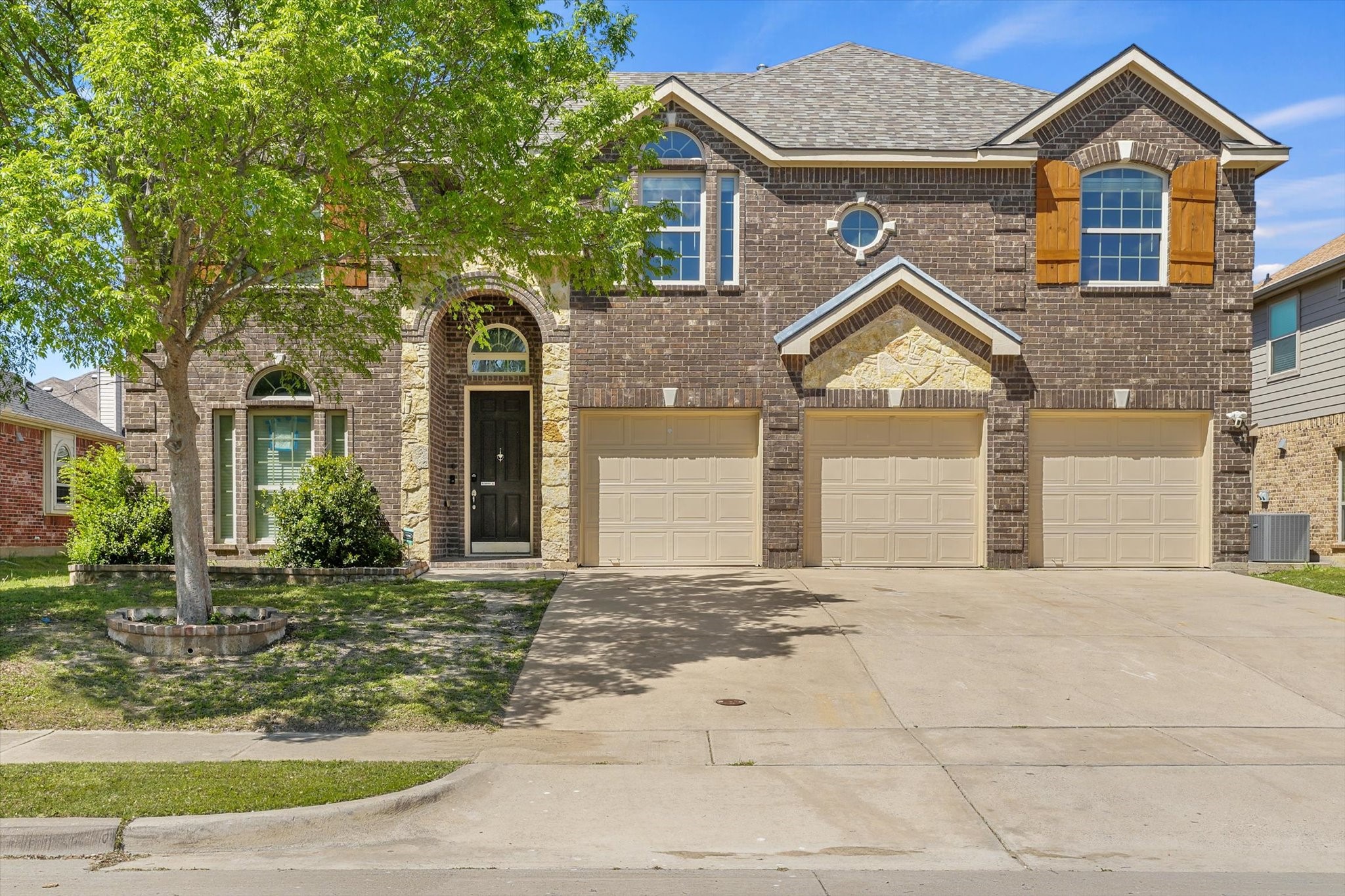 2824 Pino Grand Prairie TX 75054