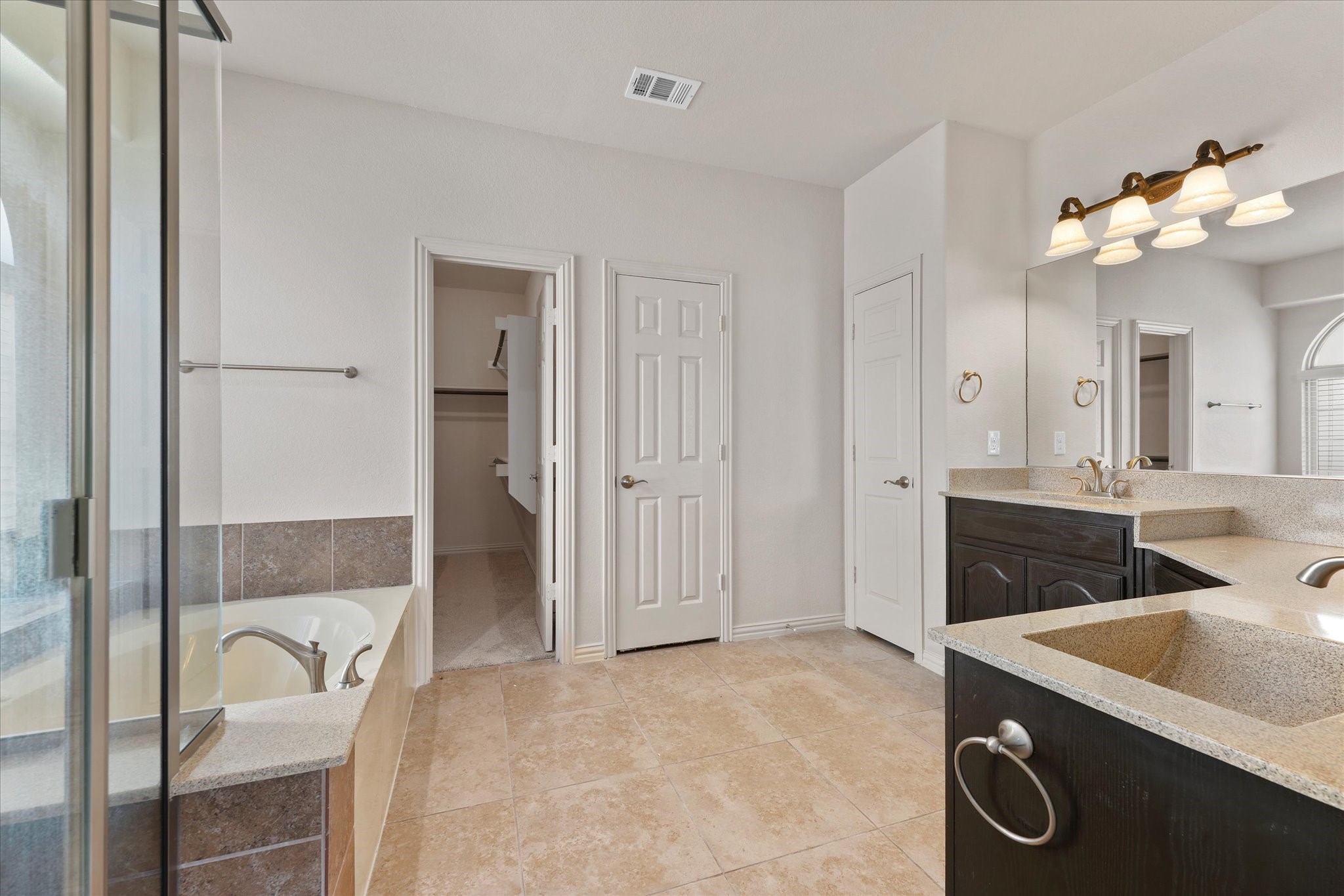 2824 Pino Grand Prairie TX 75054