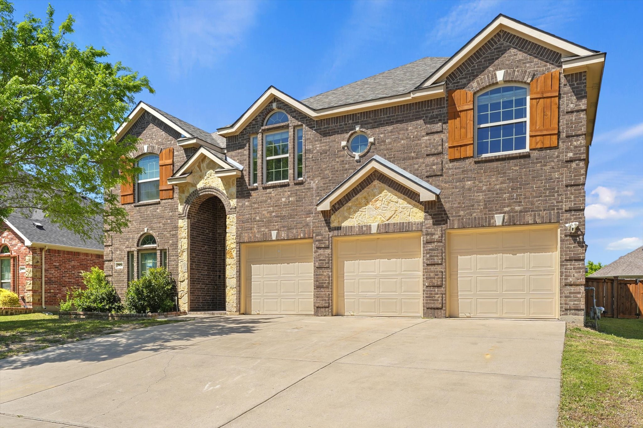 2824 Pino Grand Prairie TX 75054