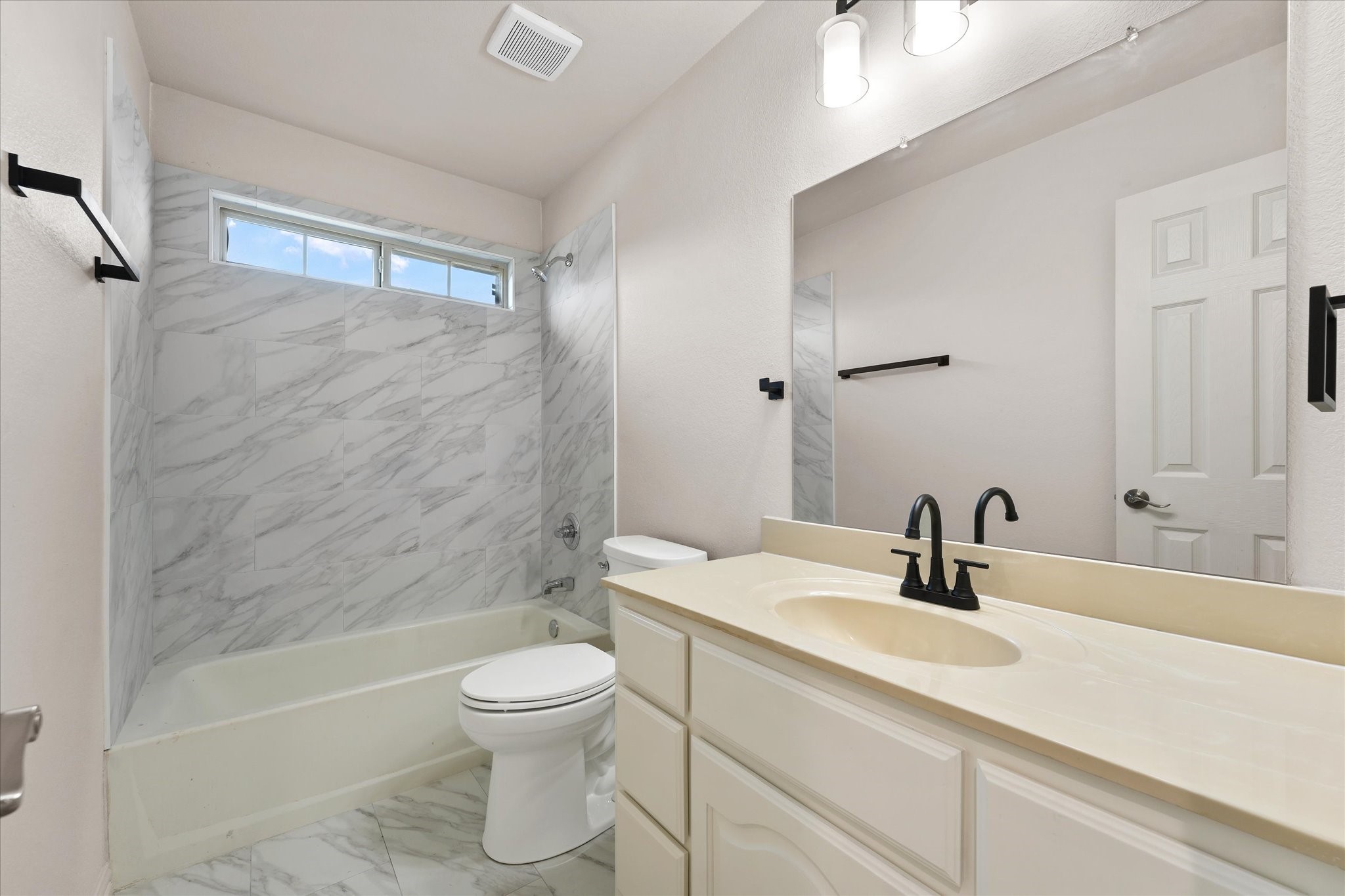 2824 Pino Grand Prairie TX 75054