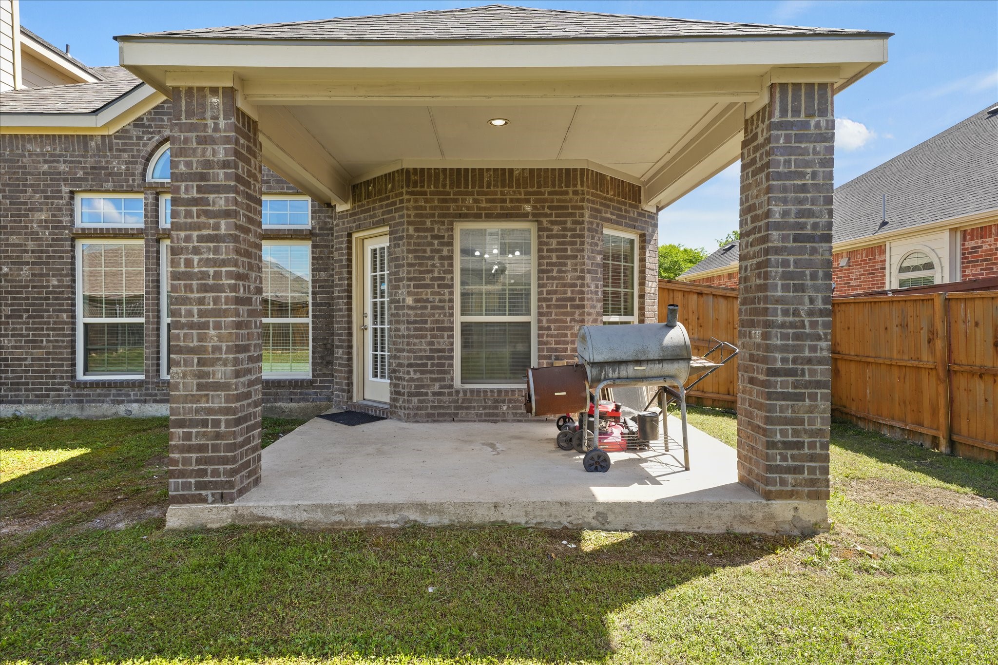2824 Pino Grand Prairie TX 75054