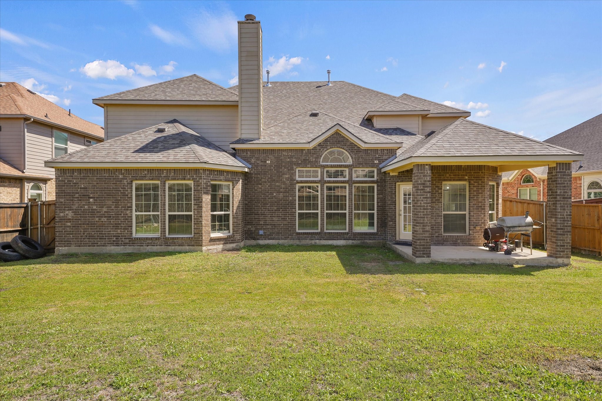 2824 Pino Grand Prairie TX 75054