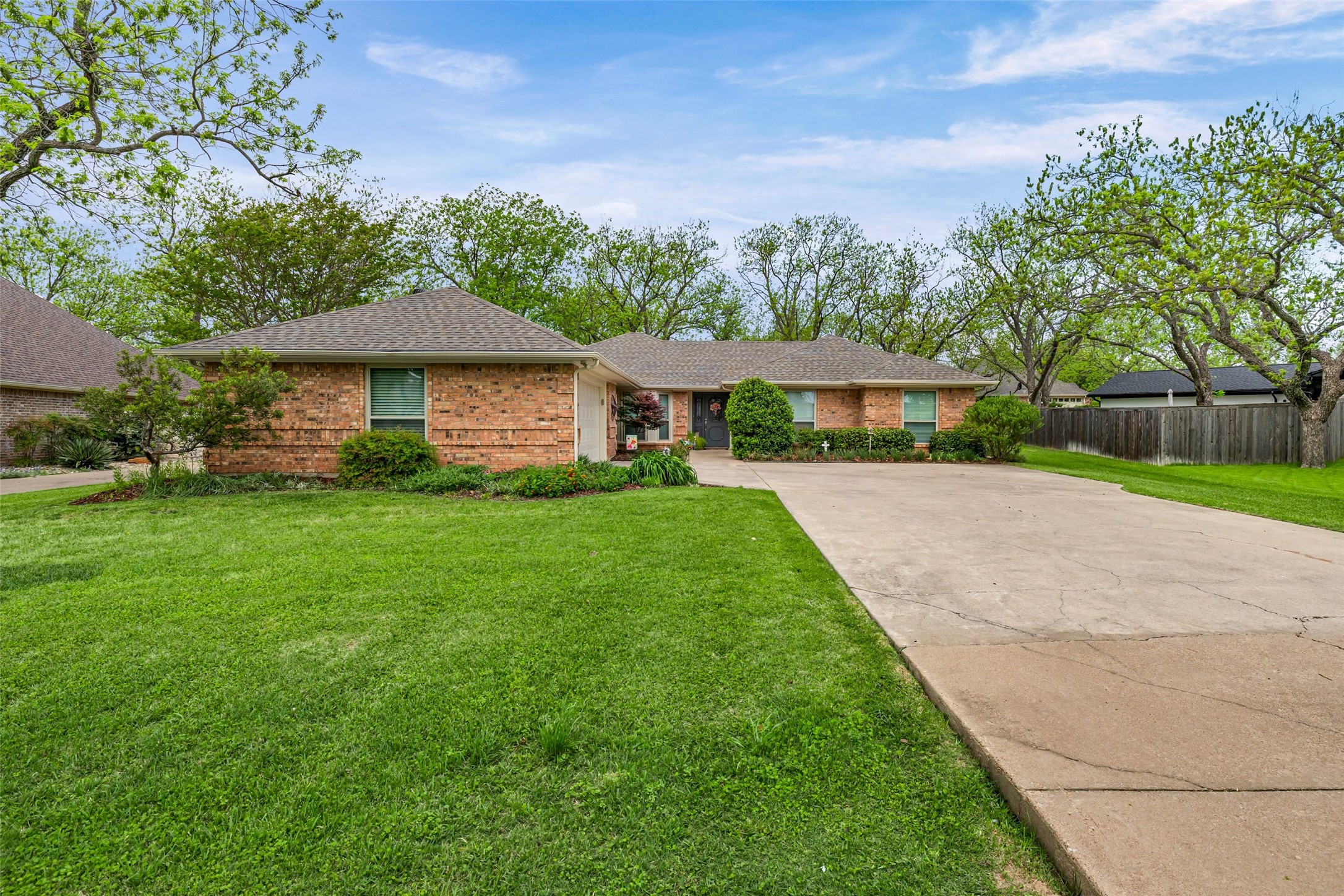 8902 Woodlawn Drive Granbury TX 76049