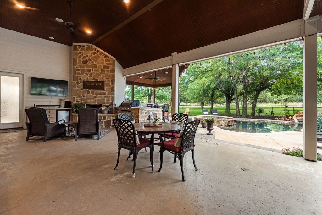 2880 County Road 249 Poetry TX 75160