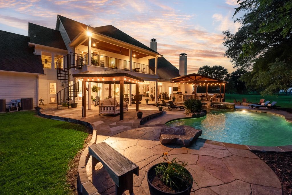2880 County Road 249 Poetry TX 75160