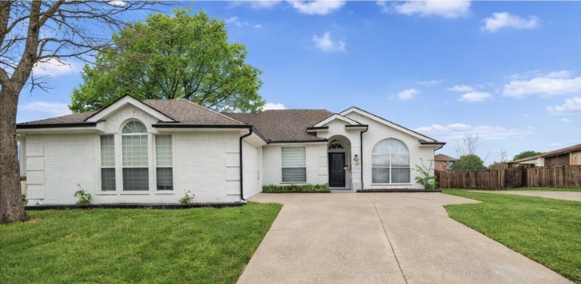 1811 Country Walk Lane Wylie TX 75098