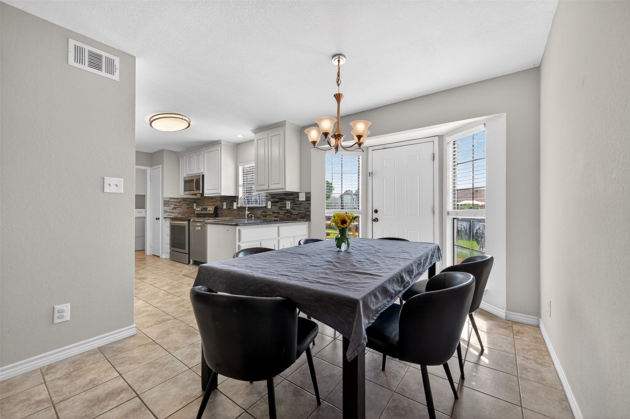 5207 Nocona Lane Arlington TX 76018