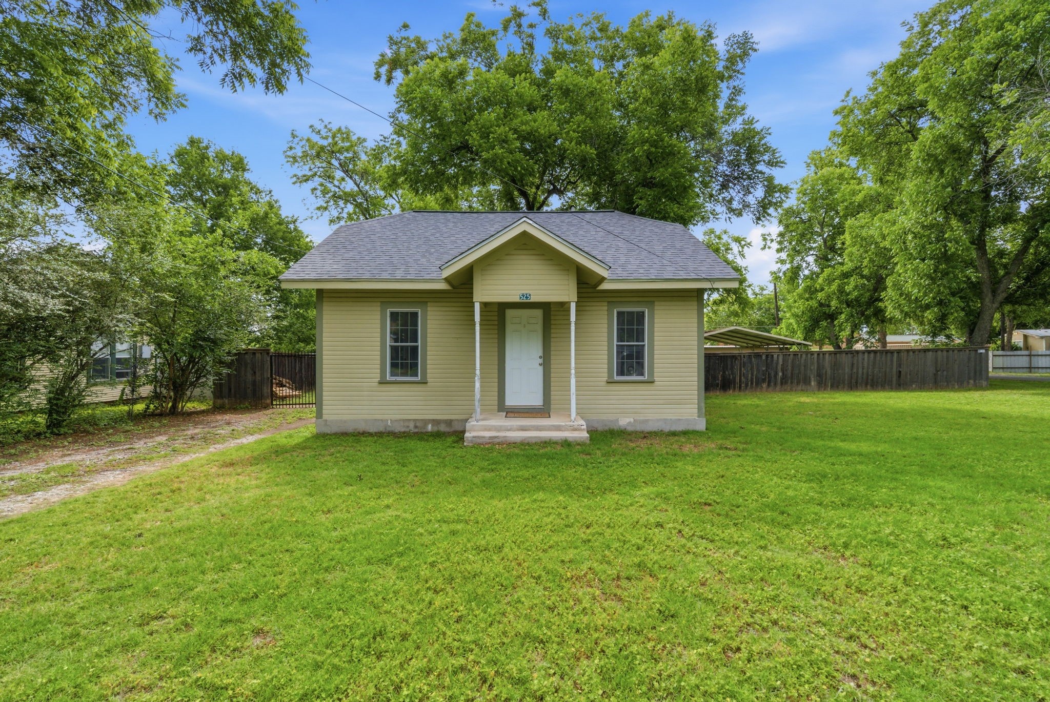 525 S Austin Street De Leon TX 76444