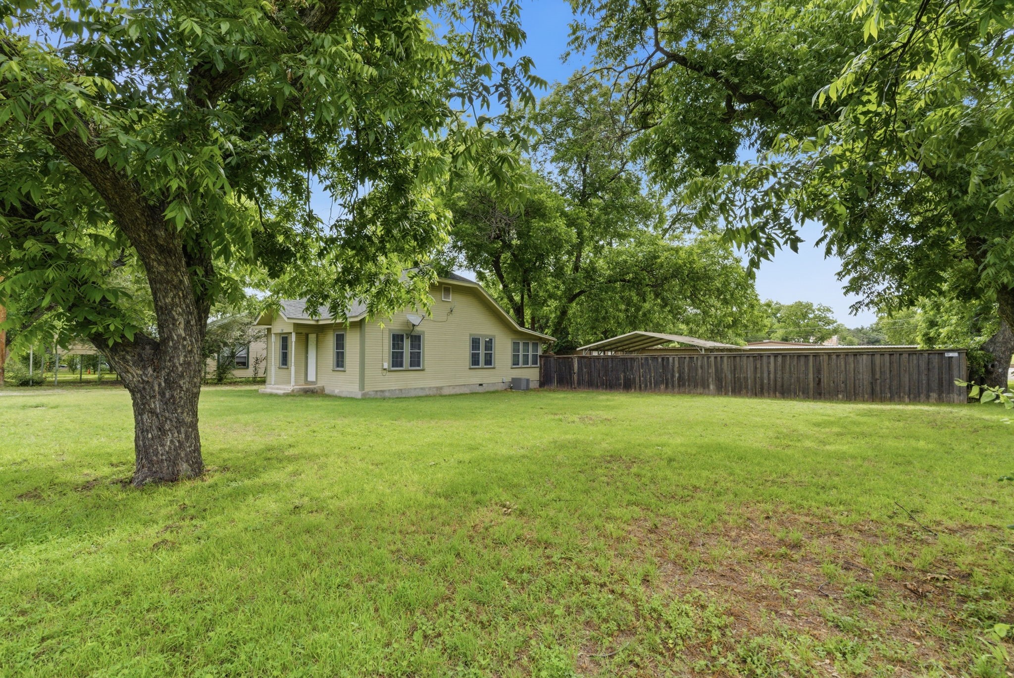 525 S Austin Street De Leon TX 76444