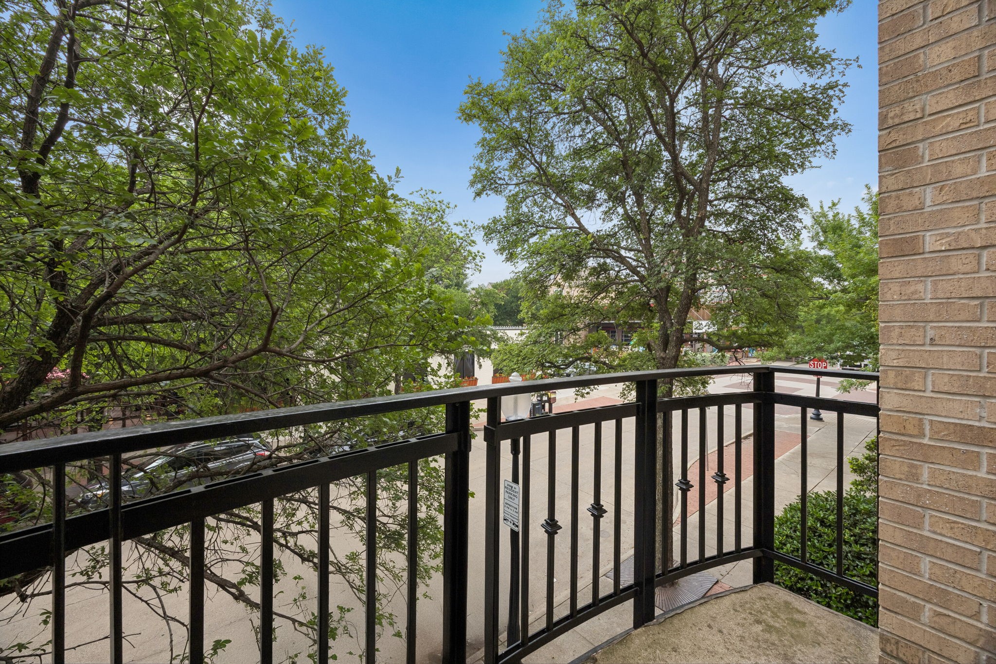 2323 Allen Street Dallas TX 75204