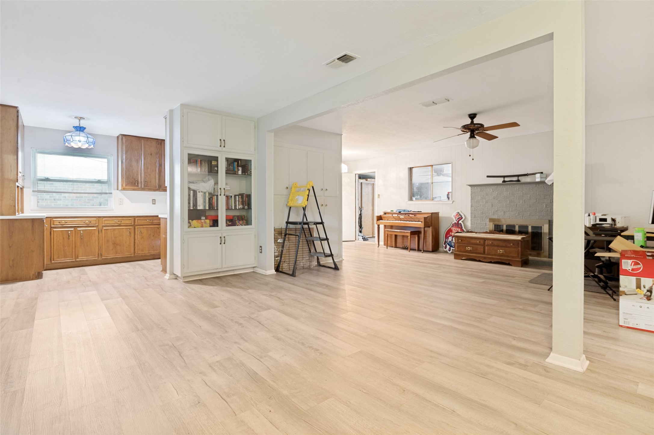 2605 Hollywood Drive Arlington TX 76013