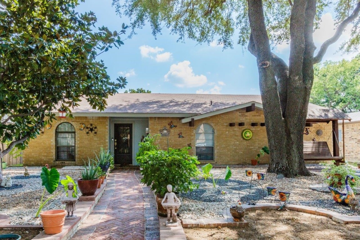 2610 Ashglen Drive Garland TX 75043