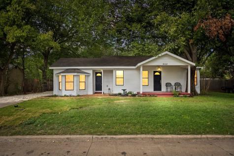 202 S Jones Street Granbury TX 76048