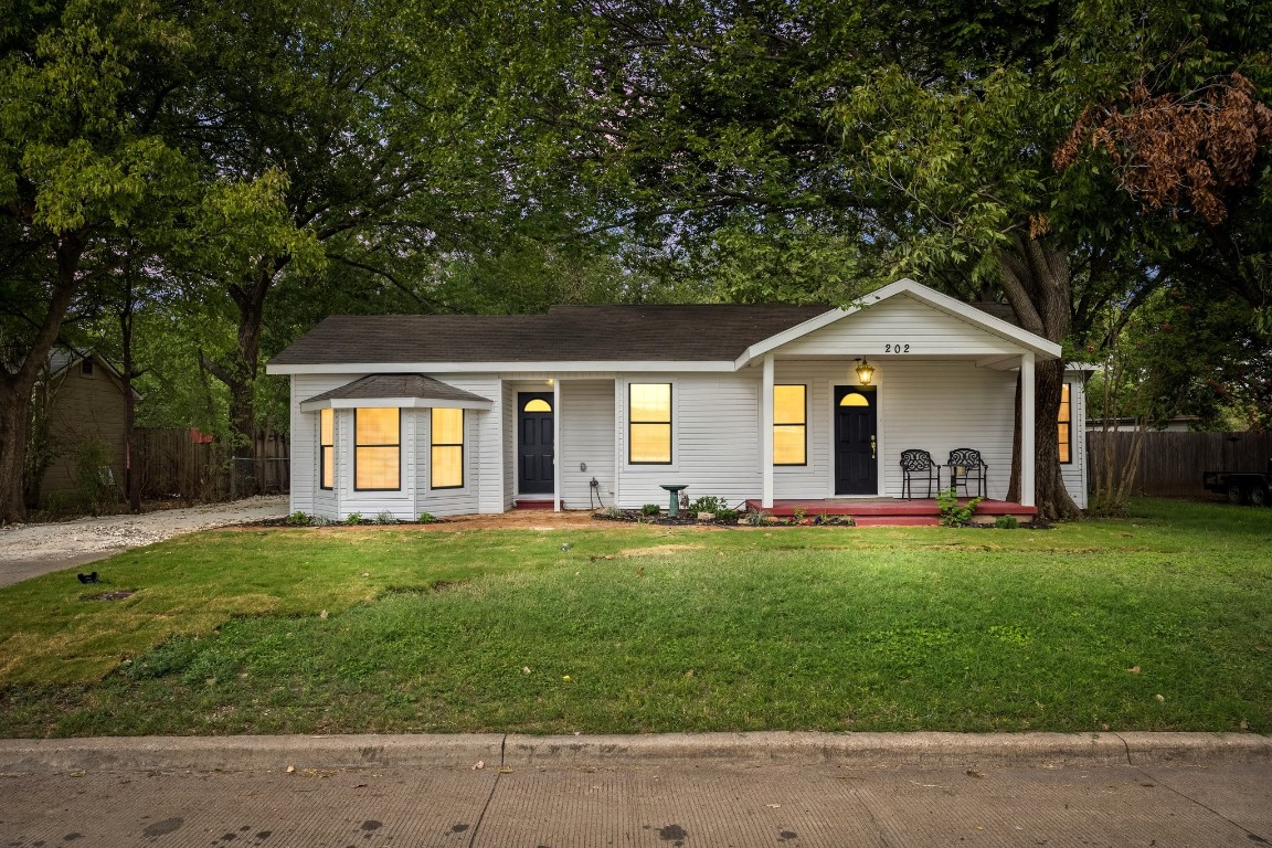 202 S Jones Street Granbury TX 76048