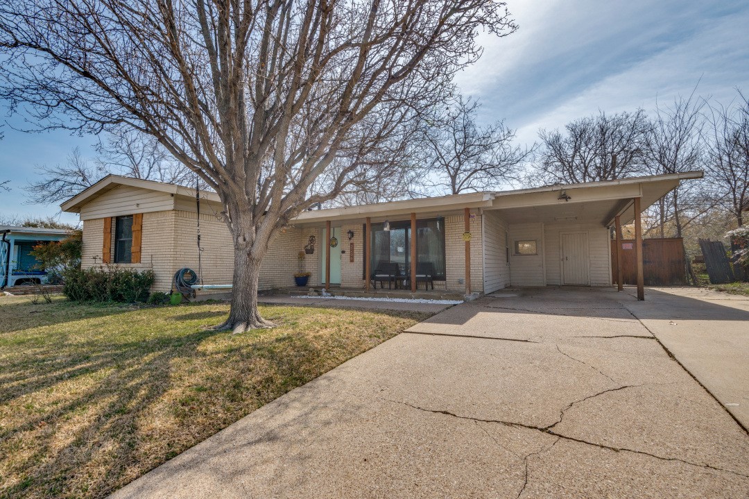 2206 Cloverdale Street Arlington TX 76010
