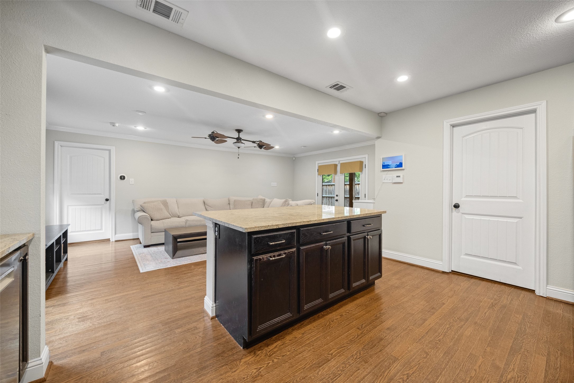 5947 Mercedes Avenue Dallas TX 75206