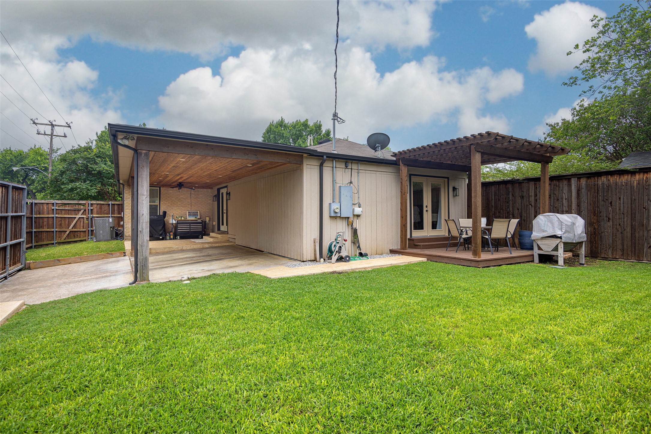 5947 Mercedes Avenue Dallas TX 75206