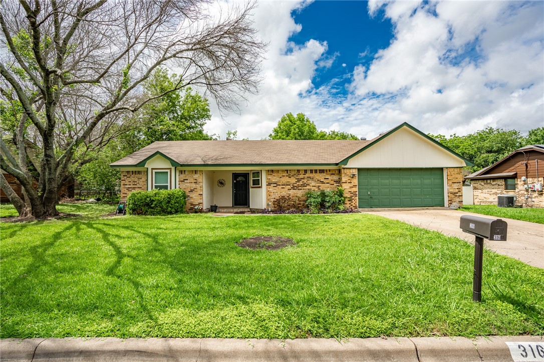 316 Applewood Lane Hewitt TX 76643