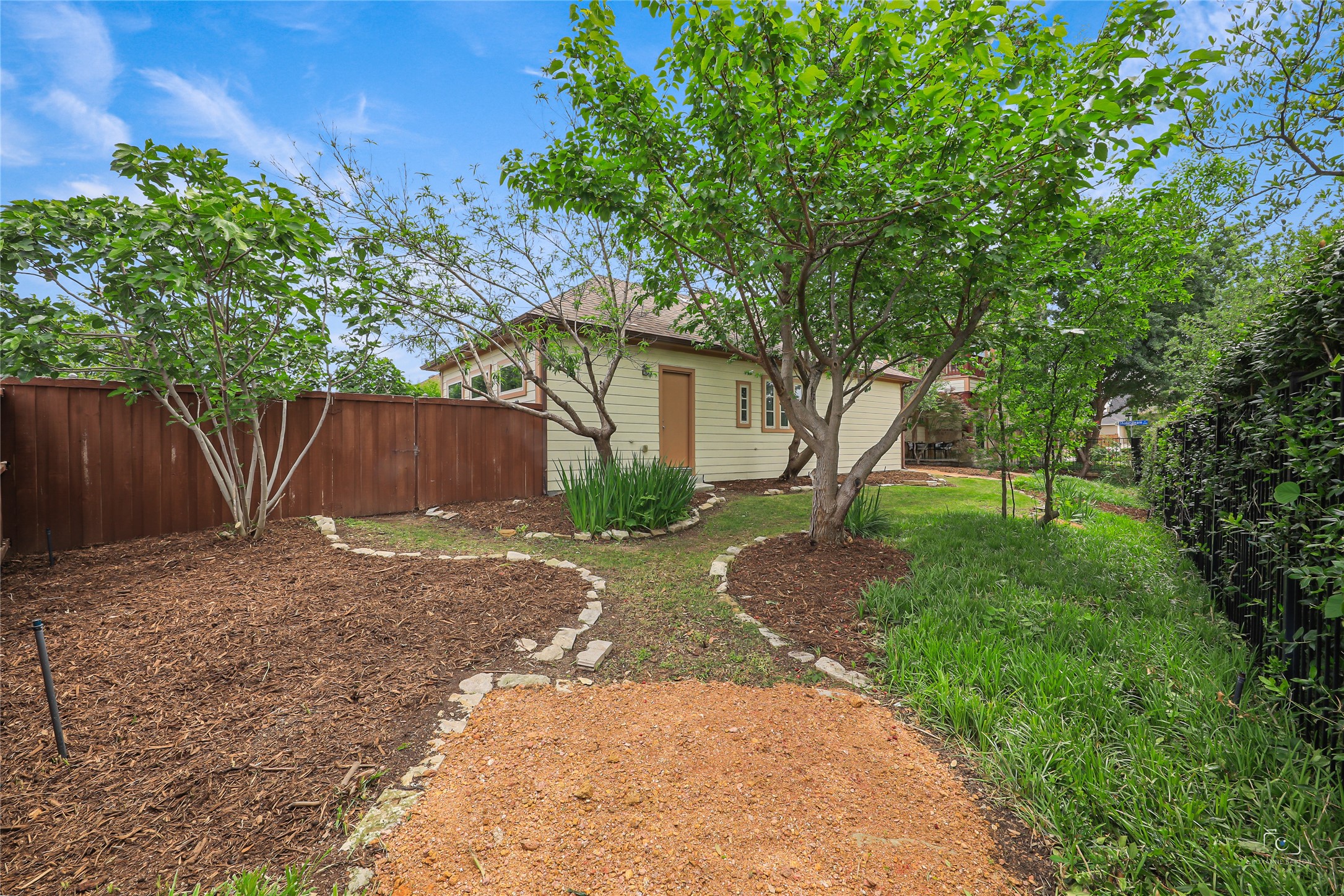 2201 Shakespeare Street Carrollton TX 75010