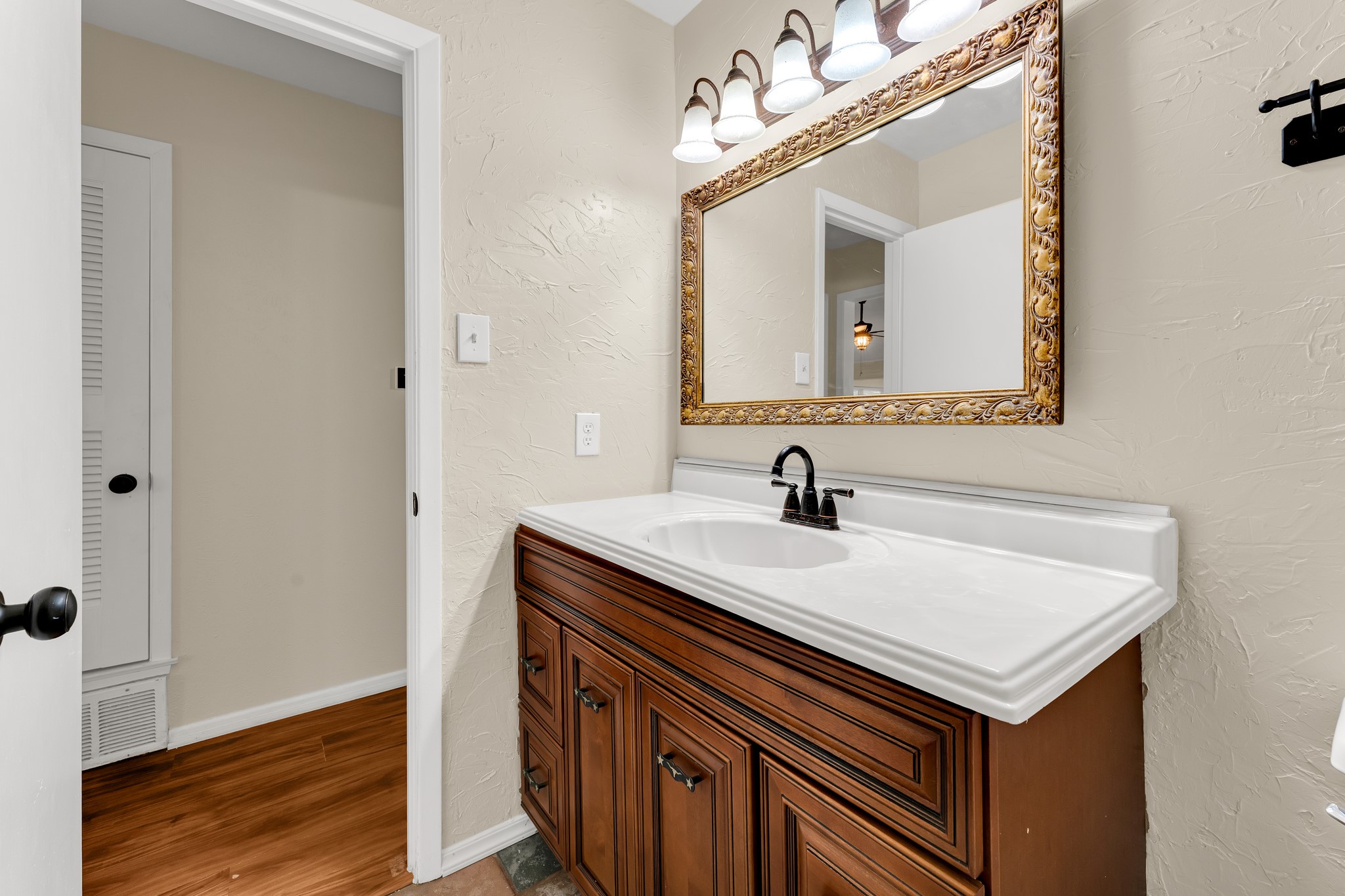 3908 Wildwood Euless TX 76040