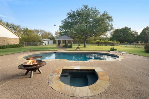 213 Cedar Drive Grand Prairie TX 75052