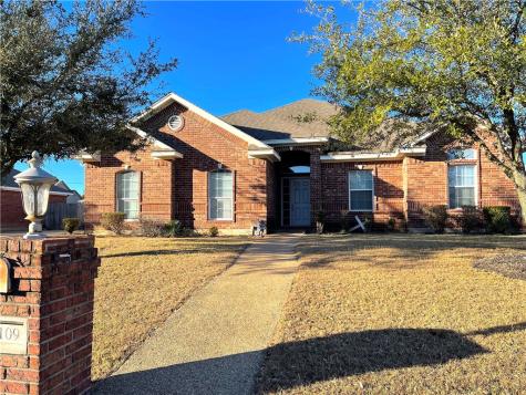 1109 S Haven Hewitt TX 76643