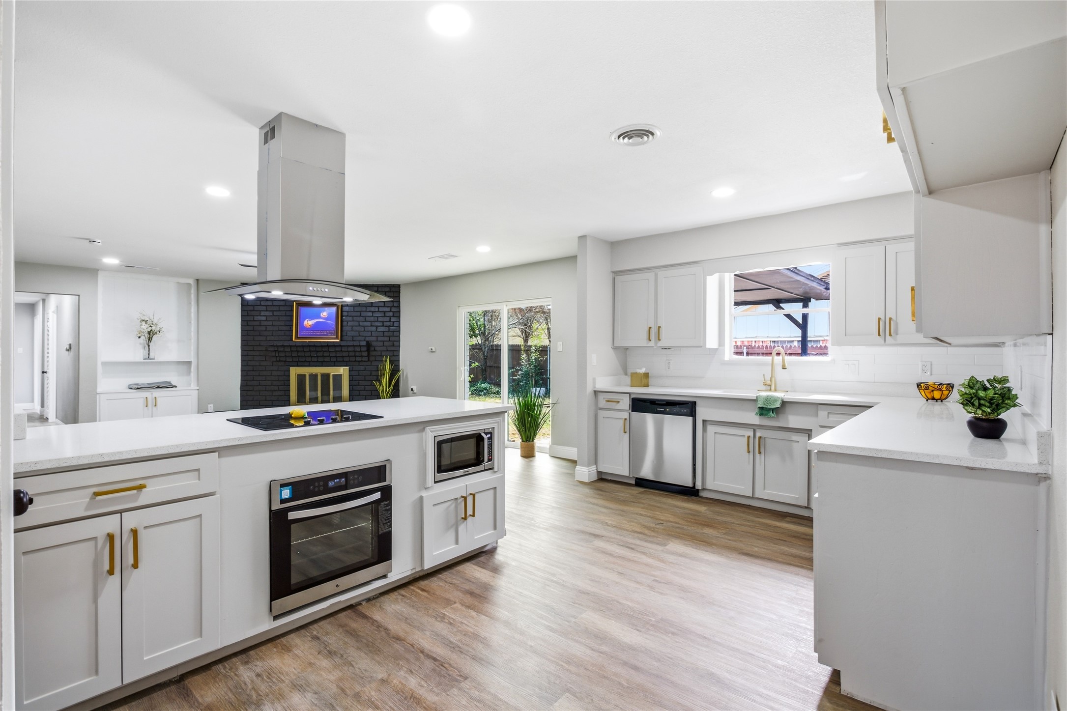 1708 Park Ridge Terrace Arlington TX 76012