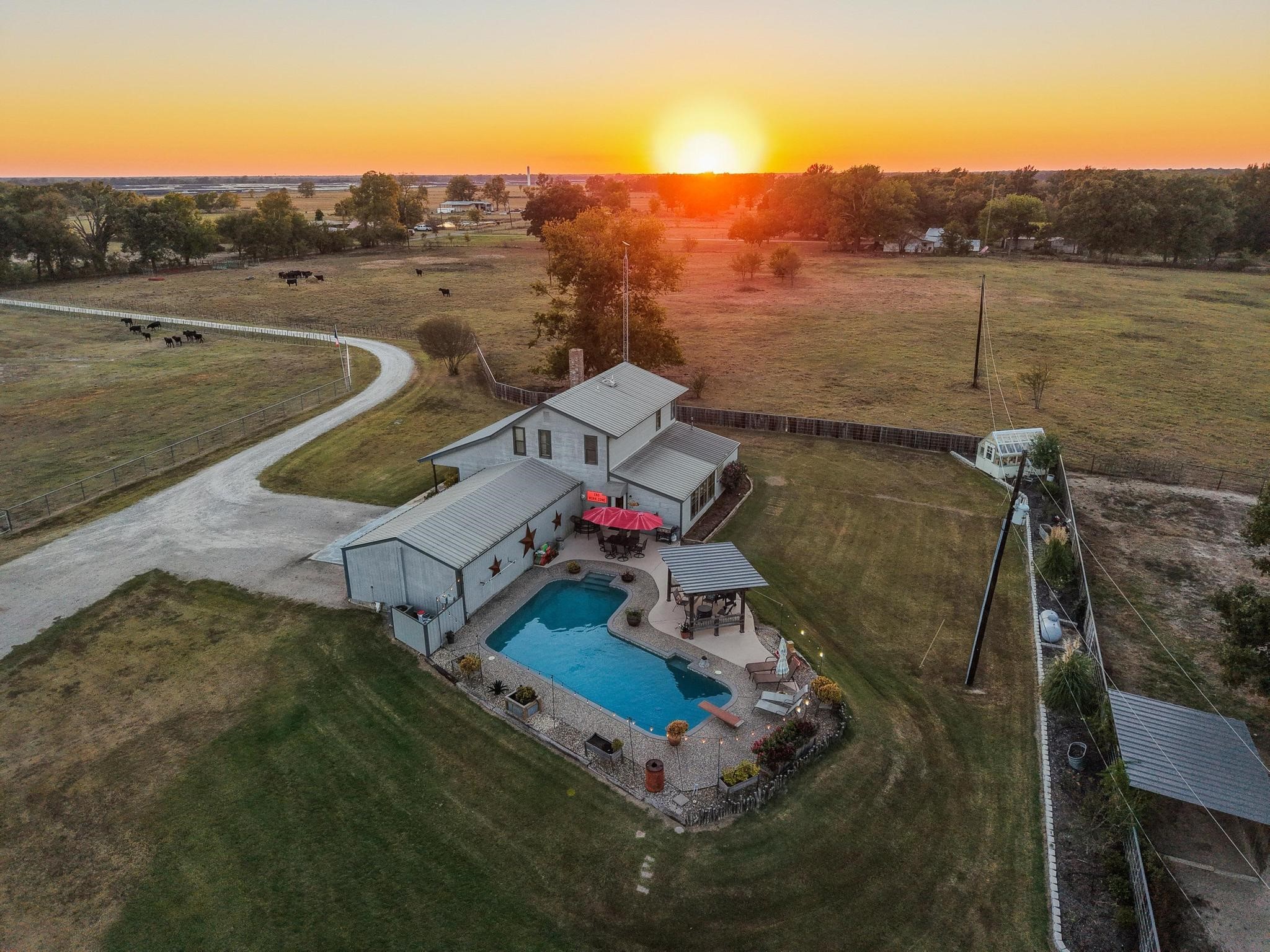 2709 County Road 16500 Deport TX 75435