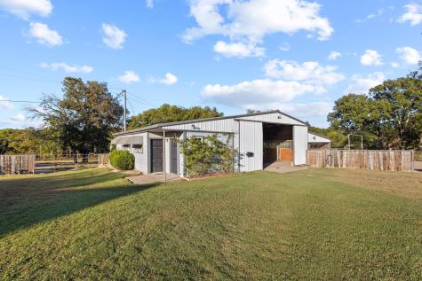2709 County Road 16500 Deport TX 75435