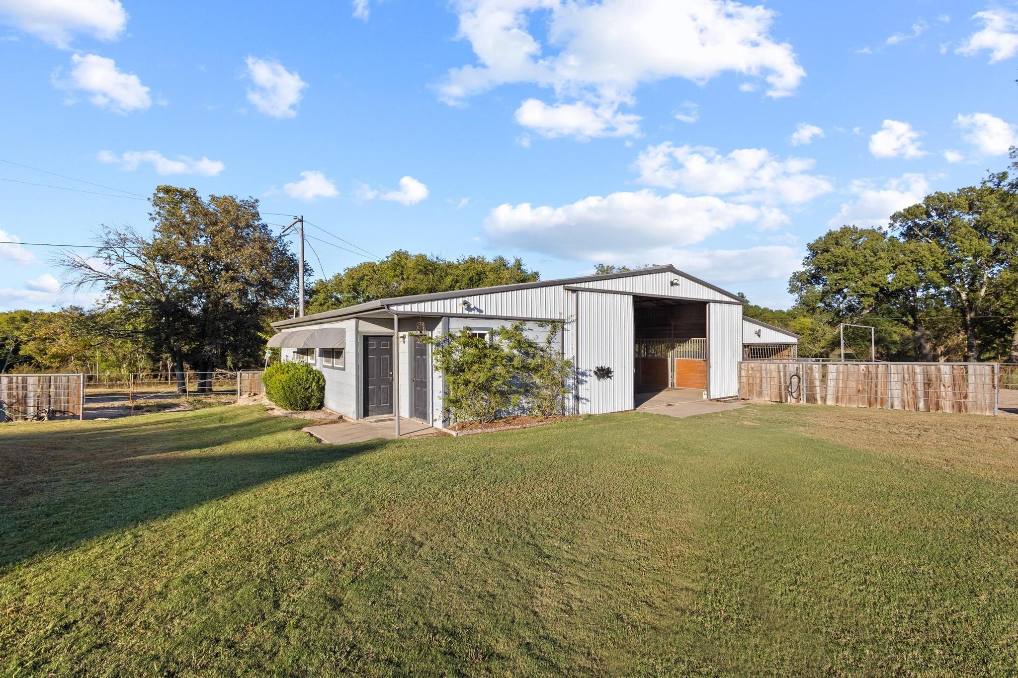 2709 County Road 16500 Deport TX 75435