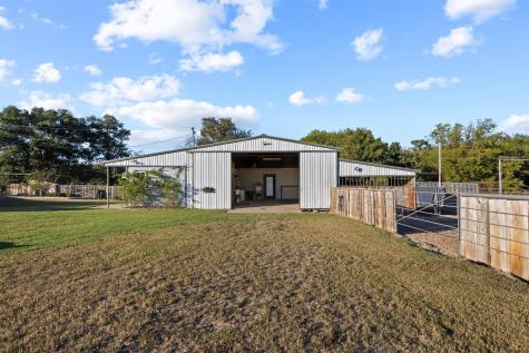 2709 County Road 16500 Deport TX 75435