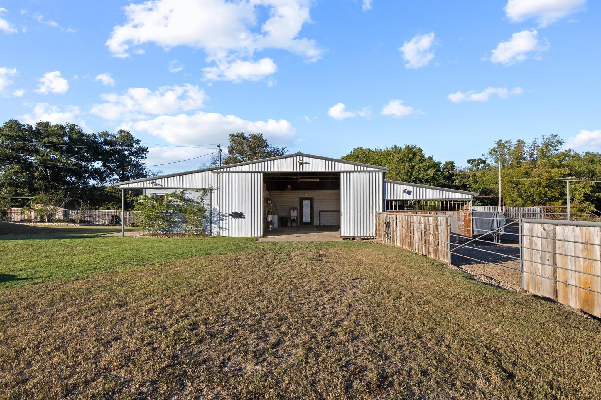 2709 County Road 16500 Deport TX 75435
