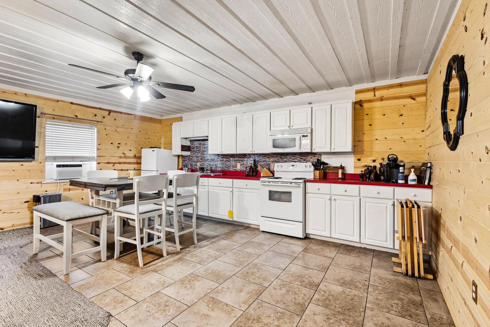 2709 County Road 16500 Deport TX 75435