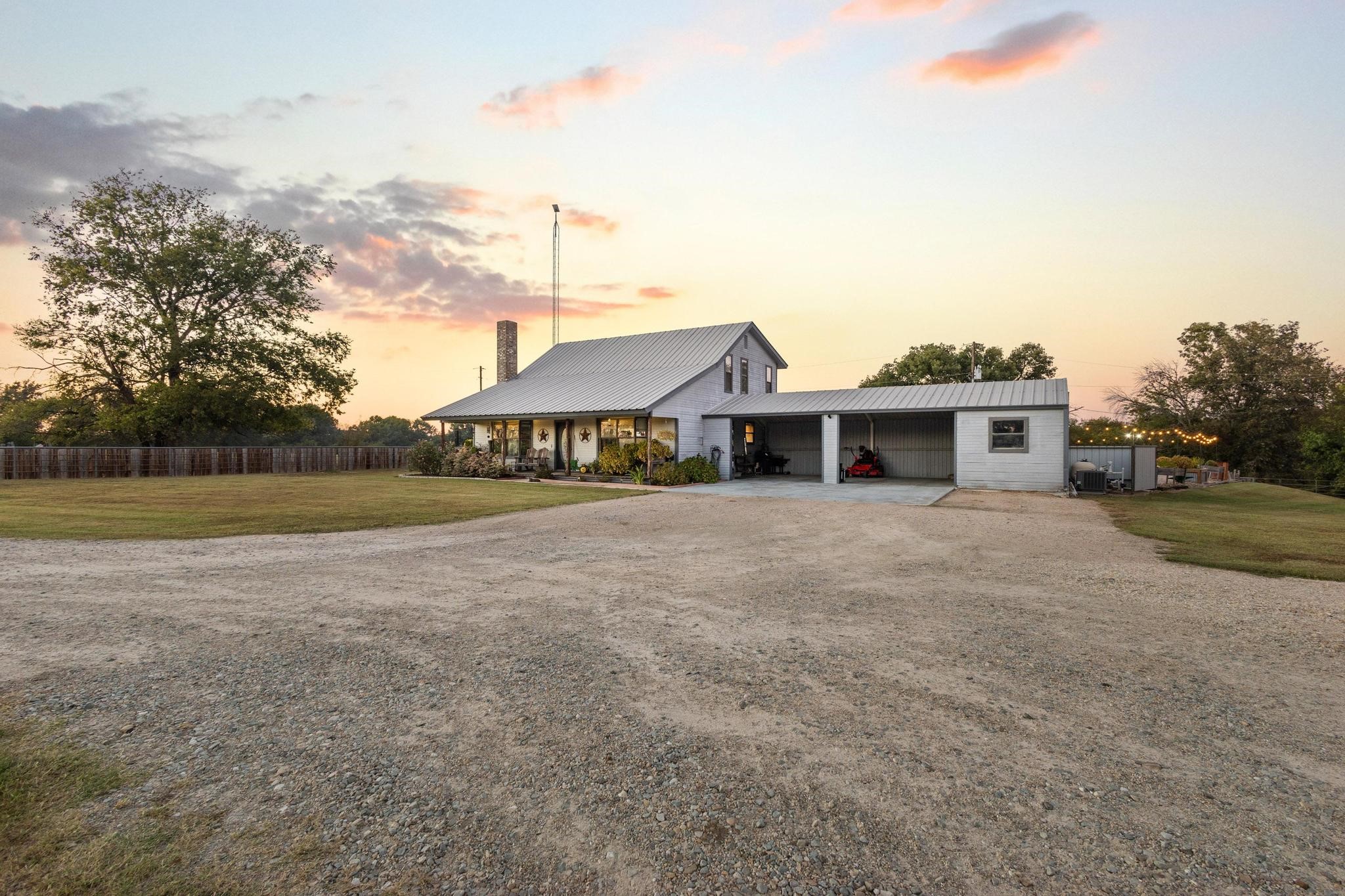 2709 County Road 16500 Deport TX 75435