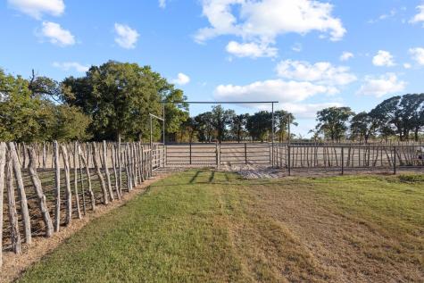 2709 County Road 16500 Deport TX 75435