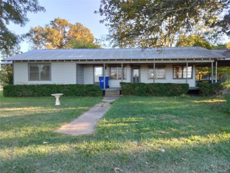 1129 Farm Road 2118 Bagwell TX 75412
