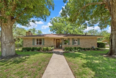 1707 N Hoover Avenue Cameron TX 76520