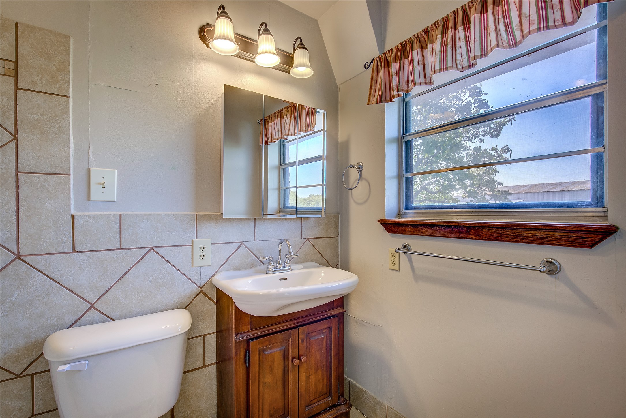 1755 County Road 4200 Greenville TX 75401