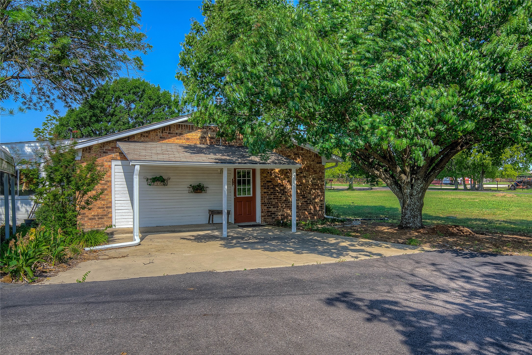 1755 County Road 4200 Greenville TX 75401