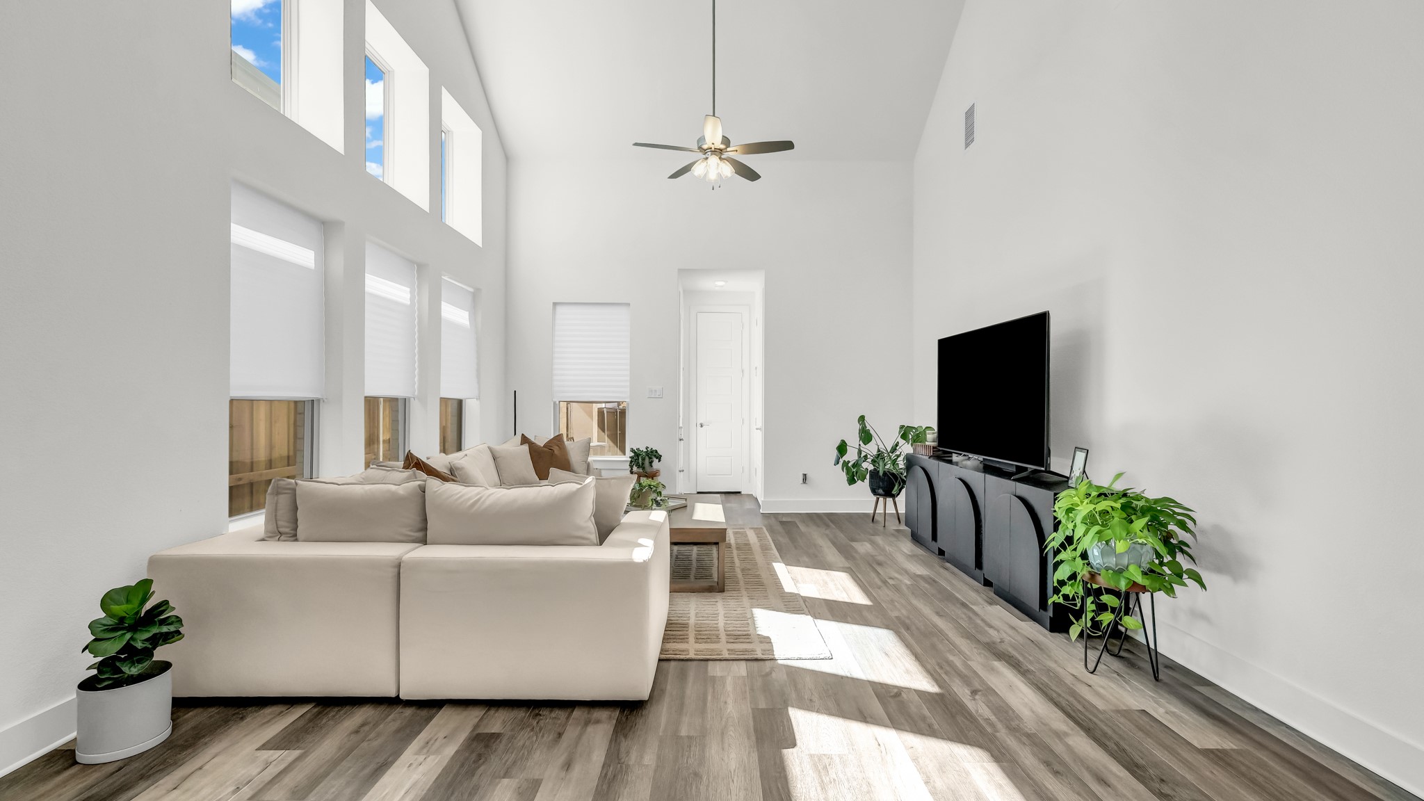 913 Gilbreath Avenue Crowley TX 76036